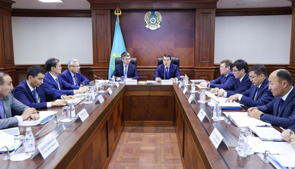 В рамках рабочей поездки Премьер-Министр РК Алихан Смаилов провел совещание по вопросам комплексного социально-экономического развития Атырауской области